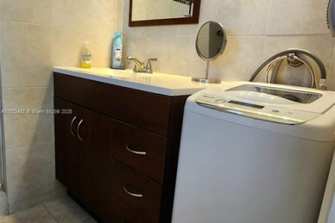 Condo in Sunrise, Florida, 2 bedrooms  № 1763698 - photo 13