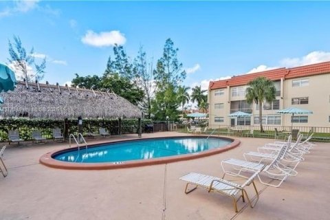 Condo in Sunrise, Florida, 2 bedrooms  № 1763698 - photo 19