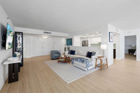 Condo in Highland Beach, Florida, 2 bedrooms № 2401223 - photo 19
