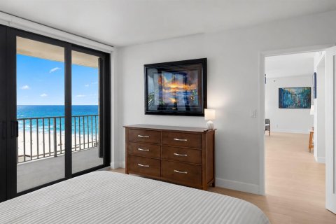 Condo in Highland Beach, Florida, 2 bedrooms № 2401223 - photo 21