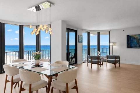 Condo in Highland Beach, Florida, 2 bedrooms № 2401223 - photo 10