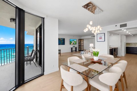 Condo in Highland Beach, Florida, 2 bedrooms № 2401223 - photo 13