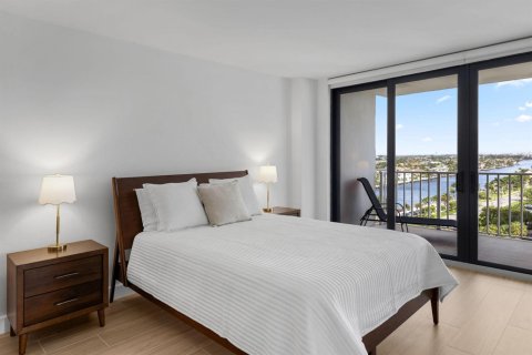 Condo in Highland Beach, Florida, 2 bedrooms № 2401223 - photo 20