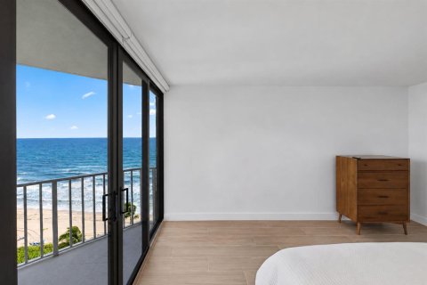 Condo in Highland Beach, Florida, 2 bedrooms № 2401223 - photo 28