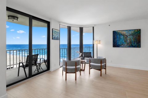 Condo in Highland Beach, Florida, 2 bedrooms № 2401223 - photo 9