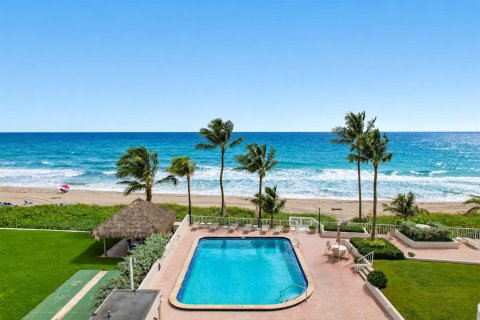 Condo in Highland Beach, Florida, 2 bedrooms № 2401223 - photo 4