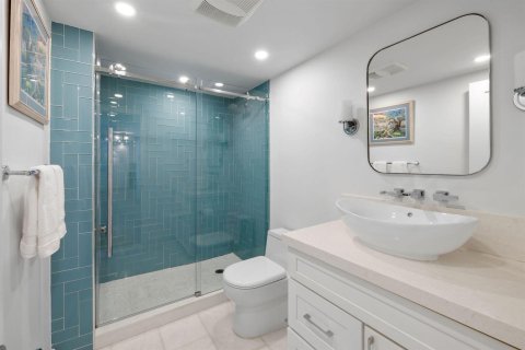 Condo in Highland Beach, Florida, 2 bedrooms № 2401223 - photo 30