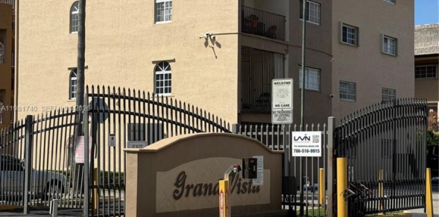 Condo in Hialeah Gardens, Florida, 2 bedrooms  № 2042984