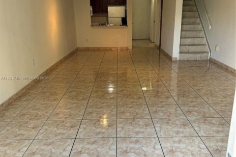 Condo in Hialeah Gardens, Florida, 2 bedrooms  № 2042984 - photo 4