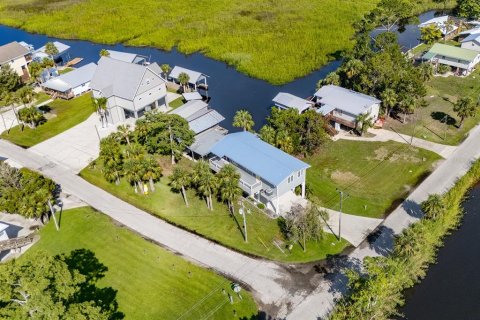 House in Old Town, Florida 2 bedrooms, 81.75 sq.m. № 1823996 - photo 1