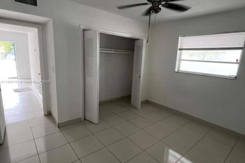 Casa en alquiler en North Miami, Florida, 2 dormitorios, 83.61 m2 № 1953486 - foto 4
