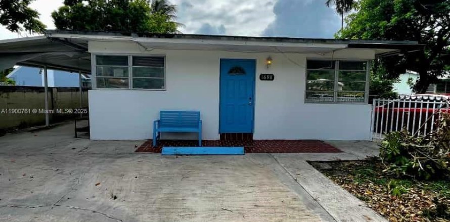 Casa en North Miami, Florida 2 dormitorios, 83.61 m2 № 1953486