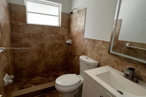 Casa en alquiler en North Miami, Florida, 2 dormitorios, 83.61 m2 № 1953486 - foto 3