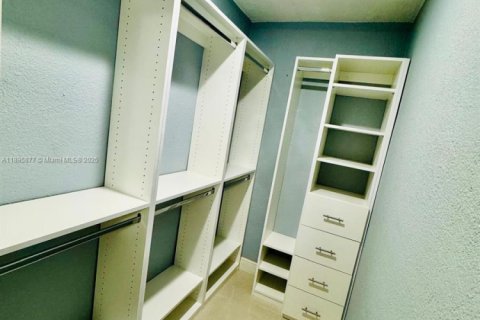 Condominio en venta en Hialeah, Florida, 1 dormitorio, 88.35 m2 № 1964905 - foto 7