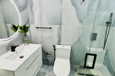 Condominio en venta en Hialeah, Florida, 1 dormitorio, 88.35 m2 № 1964905 - foto 9