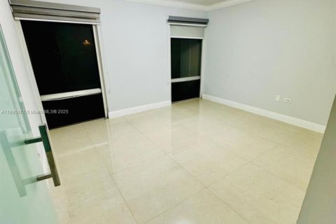 Condominio en venta en Hialeah, Florida, 1 dormitorio, 88.35 m2 № 1964905 - foto 6