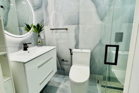 Condominio en venta en Hialeah, Florida, 1 dormitorio, 88.35 m2 № 1964905 - foto 10