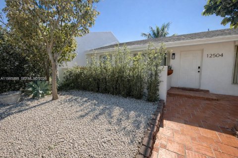 Дом в Майами, Флорида 3 спальни, 94.3м2 № 2043383