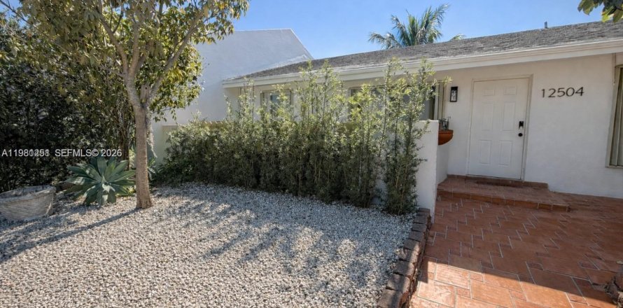 Дом в Майами, Флорида 3 спальни, 94.3м2 № 2043383