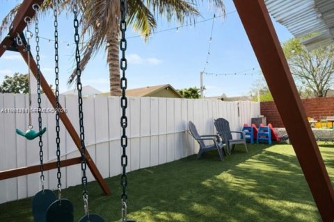 Купить виллу или дом в Майами, Флорида 3 спальни, 94.3м2, № 2043383 - фото 12