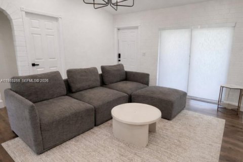 Купить виллу или дом в Майами, Флорида 3 спальни, 94.3м2, № 2043383 - фото 2