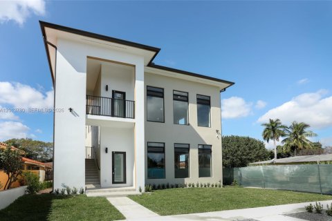 Casa en Miami, Florida 3 dormitorios, 185.8 m2 № 2075950