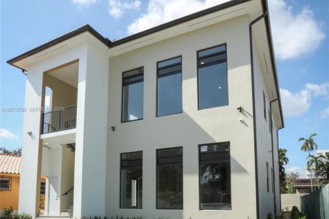 Casa en alquiler en Miami, Florida, 3 dormitorios, 185.8 m2 № 2075950 - foto 4