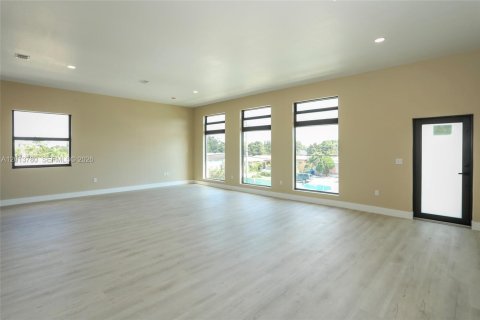 Casa en alquiler en Miami, Florida, 3 dormitorios, 185.8 m2 № 2075950 - foto 7