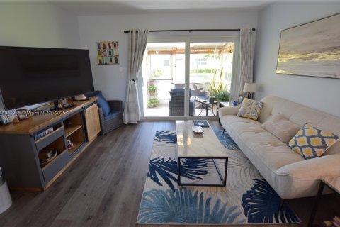 Casa en venta en West Palm Beach, Florida, 1 dormitorio, 61.5 m2 № 1941323 - foto 1