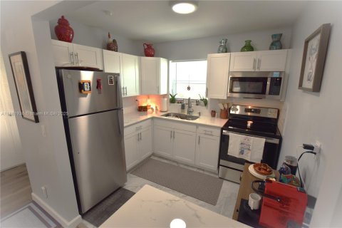 Casa en venta en West Palm Beach, Florida, 1 dormitorio, 61.5 m2 № 1941323 - foto 10