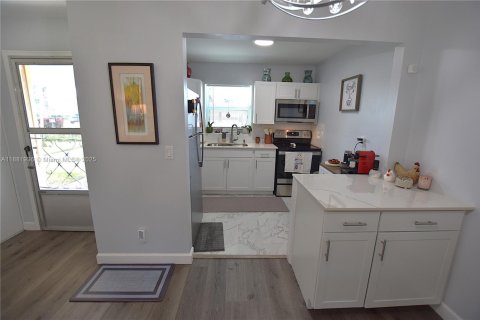 Casa en venta en West Palm Beach, Florida, 1 dormitorio, 61.5 m2 № 1941323 - foto 2