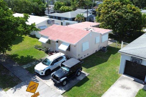Villa ou maison à vendre à Hollywood, Floride: 3 chambres, 104.24 m2 № 2209442 - photo 5