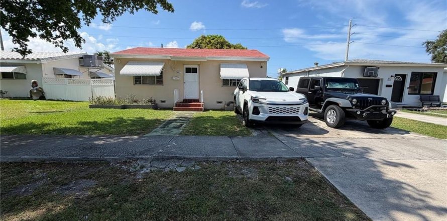 Villa ou maison à Hollywood, Floride 3 chambres, 104.24 m2 № 2209442