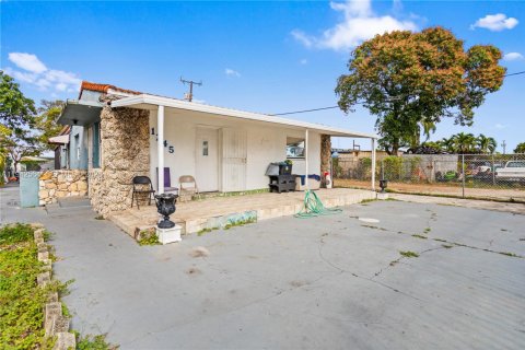 Casa en Opa-locka, Florida 4 dormitorios, 122.63 m2 № 1999994
