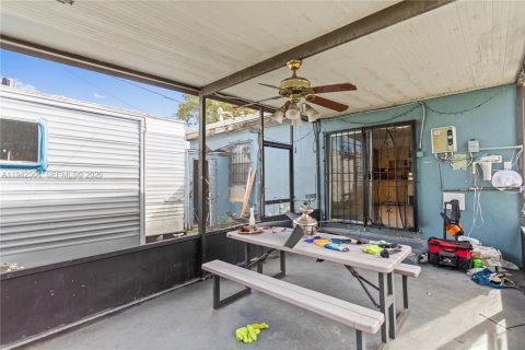 Casa en venta en Opa-locka, Florida, 4 dormitorios, 122.63 m2 № 1999994 - foto 23