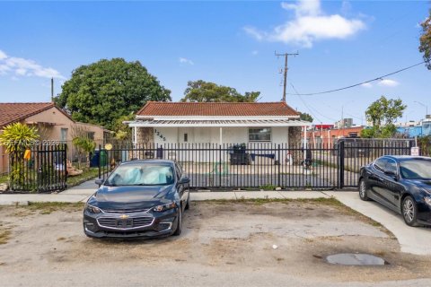 Casa en venta en Opa-locka, Florida, 4 dormitorios, 122.63 m2 № 1999994 - foto 3