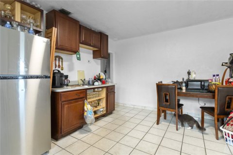 Casa en venta en Opa-locka, Florida, 4 dormitorios, 122.63 m2 № 1999994 - foto 16