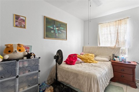 Casa en venta en Opa-locka, Florida, 4 dormitorios, 122.63 m2 № 1999994 - foto 14