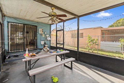 Casa en venta en Opa-locka, Florida, 4 dormitorios, 122.63 m2 № 1999994 - foto 24