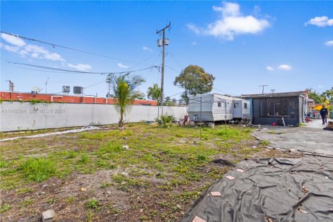 Casa en venta en Opa-locka, Florida, 4 dormitorios, 122.63 m2 № 1999994 - foto 29