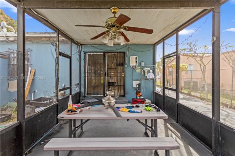 Casa en venta en Opa-locka, Florida, 4 dormitorios, 122.63 m2 № 1999994 - foto 25