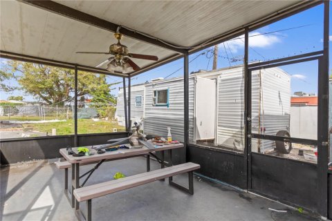 Casa en venta en Opa-locka, Florida, 4 dormitorios, 122.63 m2 № 1999994 - foto 22
