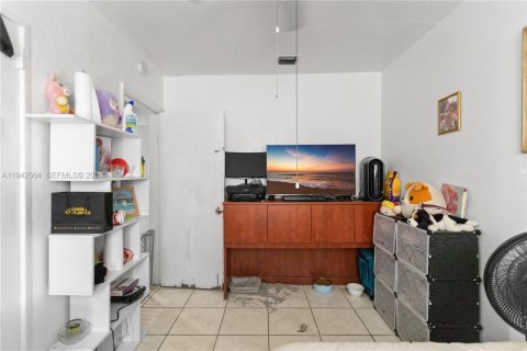 Casa en venta en Opa-locka, Florida, 4 dormitorios, 122.63 m2 № 1999994 - foto 15