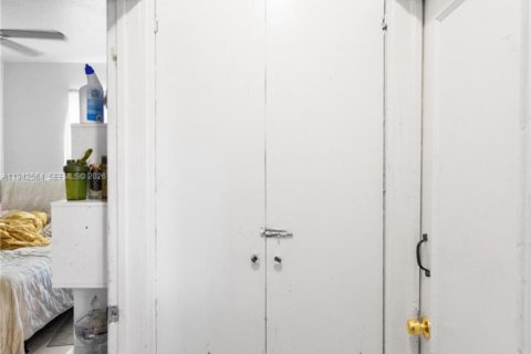 Casa en venta en Opa-locka, Florida, 4 dormitorios, 122.63 m2 № 1999994 - foto 17