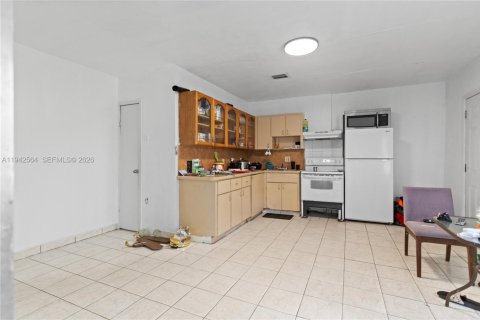 Casa en venta en Opa-locka, Florida, 4 dormitorios, 122.63 m2 № 1999994 - foto 19