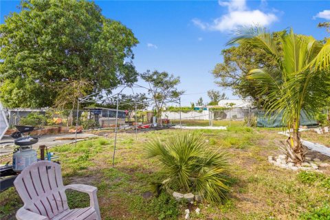 Casa en venta en Opa-locka, Florida, 4 dormitorios, 122.63 m2 № 1999994 - foto 30