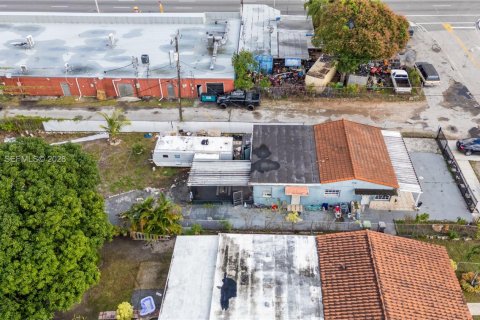 Casa en venta en Opa-locka, Florida, 4 dormitorios, 122.63 m2 № 1999994 - foto 8