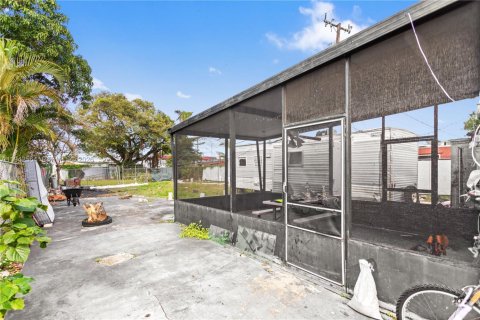 Casa en venta en Opa-locka, Florida, 4 dormitorios, 122.63 m2 № 1999994 - foto 26