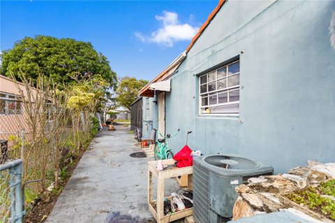 Casa en venta en Opa-locka, Florida, 4 dormitorios, 122.63 m2 № 1999994 - foto 20