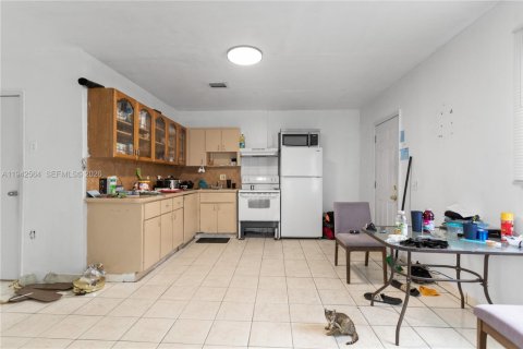 Casa en venta en Opa-locka, Florida, 4 dormitorios, 122.63 m2 № 1999994 - foto 18